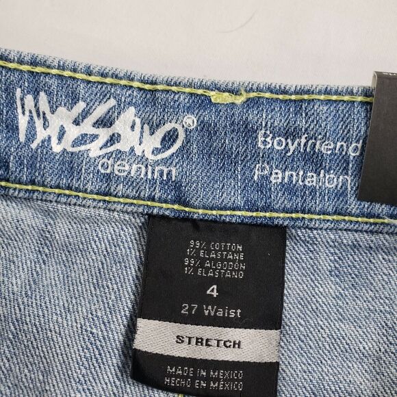 Mossimo Womens Shorts Size 4 Low Rise Boyfriend Light Wash Button Fly Distressed - Picture 8 of 9